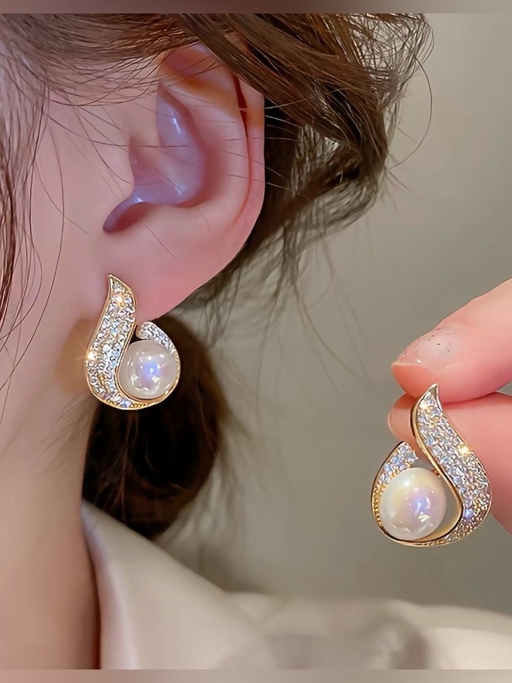 14K Gold Plated Vintage Iridescent Pearl & Crystal Teardrop Stud Earrings